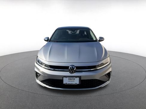 Used 2025 Volkswagen Jetta SE image 4