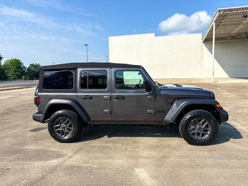 Used 2024 Jeep Wrangler Unlimited Sport AWD/4WD image 21