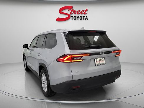 Certified 2024 Toyota Grand Highlander XLE image 2