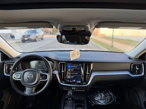 Used 2020 Volvo S60 T5 Momentum image 32