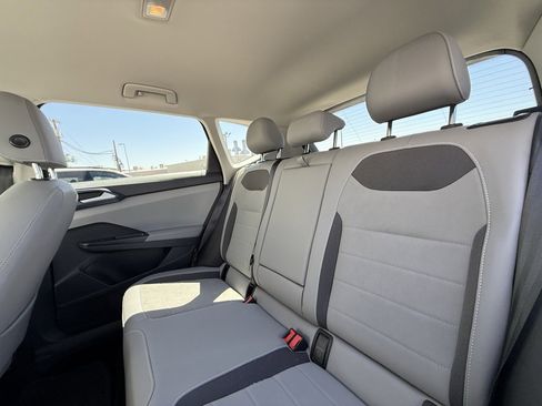 Certified 2024 Volkswagen Taos SE image 7