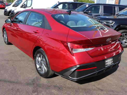 Used 2024 Hyundai Elantra SEL image 3