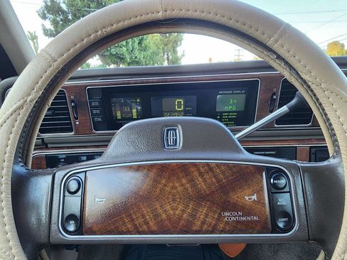 Used 1988 Lincoln Continental Signature image 33