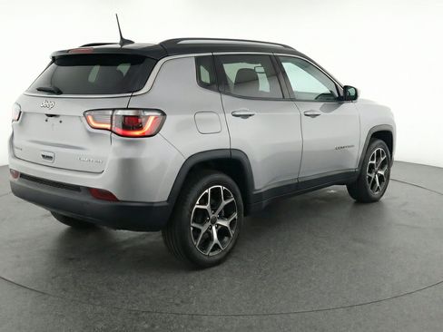 Used 2025 Jeep Compass Limited AWD/4WD image 9
