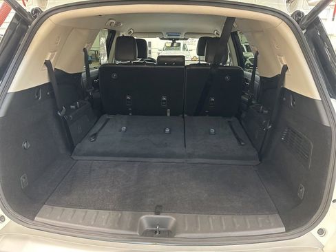 Used 2024 Nissan Pathfinder SL AWD/4WD image 30