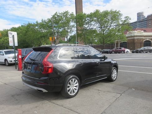 Used 2018 Volvo XC90 T6 Momentum w/ Convenience Package AWD/4WD image 4