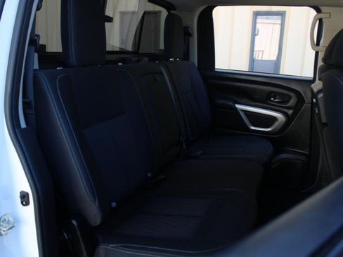Used 2019 Nissan Titan SV image 13