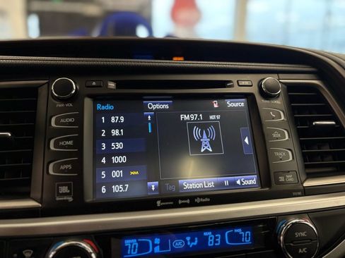 Used 2018 Toyota Highlander Limited w/ Protection Package #3 image 33