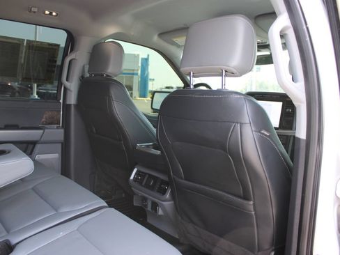 Used 2023 Ford F150 Lariat AWD/4WD image 39