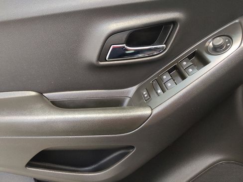 Used 2021 Chevrolet Trax LT w/ Sport Edition image 27