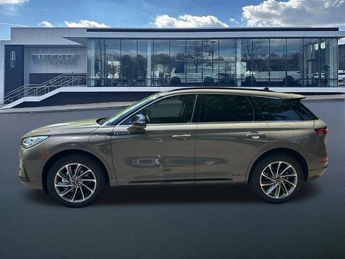 Used 2025 Lincoln Corsair Grand Touring w/ Equipment Group 301A AWD/4WD image 4