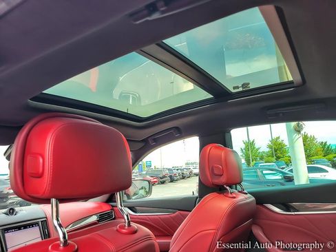 Used 2022 Maserati Levante Modena image 12