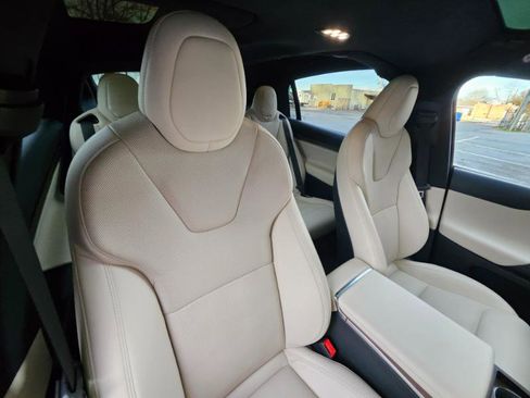 Used 2022 Tesla Model X image 47