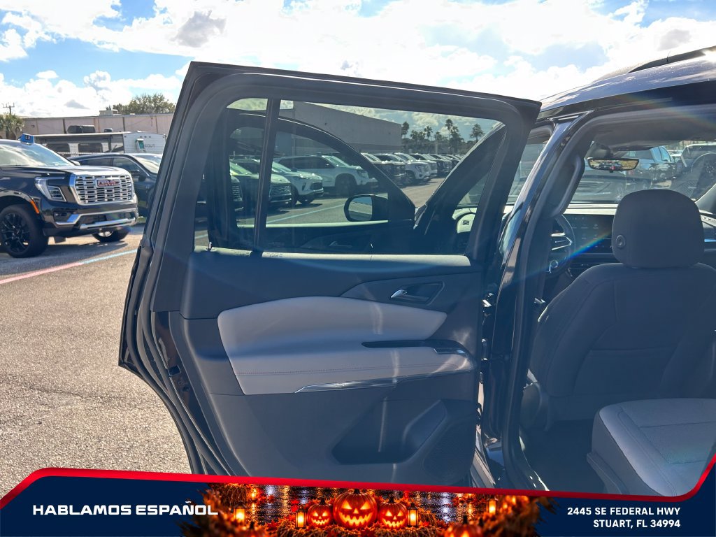 Used 2026 Chevrolet Traverse LT w/ Driver Confidence Package FWD image 28