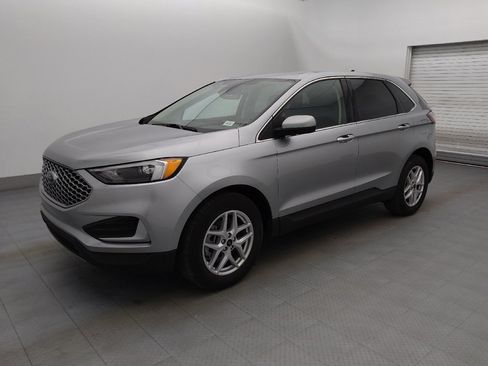 Used 2024 Ford Edge SEL image 2