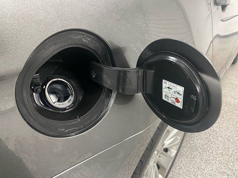 Used 2017 Ford Taurus Limited w/ Driver Assist Package image 29