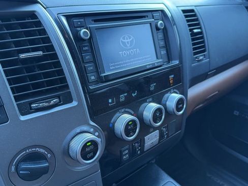 Used 2014 Toyota Sequoia Platinum image 4