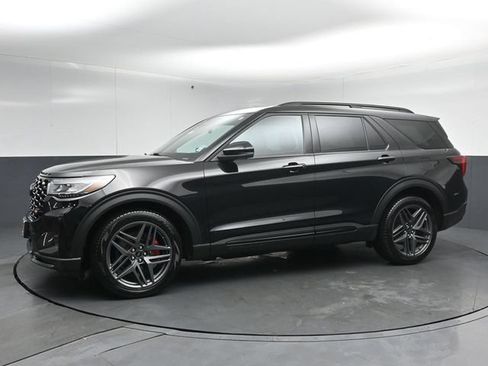 Certified 2025 Ford Explorer ST AWD/4WD image 4