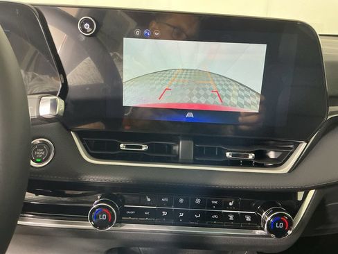New 2026 Chevrolet Equinox LT w/ Convenience Package II AWD/4WD image 18