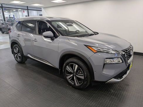 Used 2023 Nissan Rogue Platinum w/ Platinum Premium Package image 3