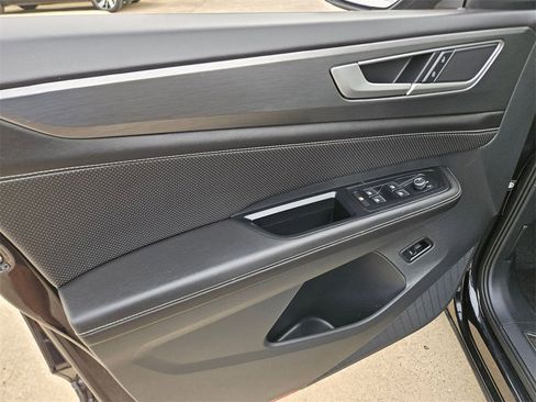 Used 2025 Volkswagen Atlas Cross Sport SE image 13