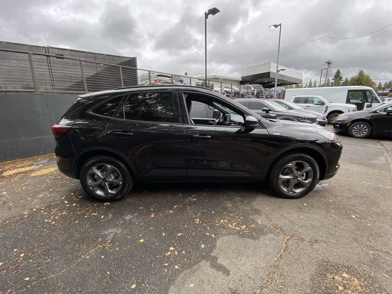 Used 2025 Ford Escape ST-Line Select AWD/4WD image 7