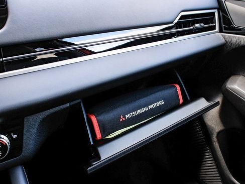 New 2025 Mitsubishi Outlander SE AWD/4WD image 18