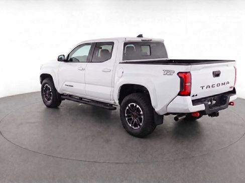 Used 2024 Toyota Tacoma TRD Sport w/ TRD Sport Upgrade Package AWD/4WD image 5
