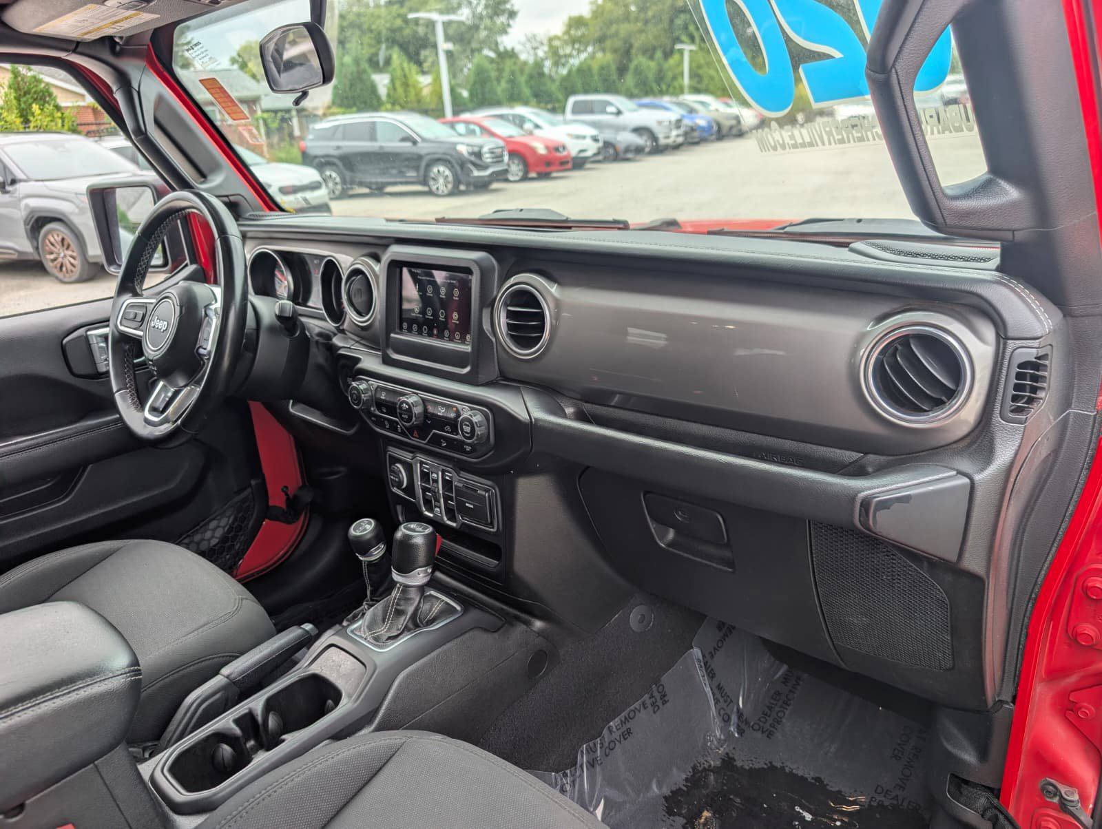 Used 2020 Jeep Wrangler Unlimited Sahara AWD/4WD image 32