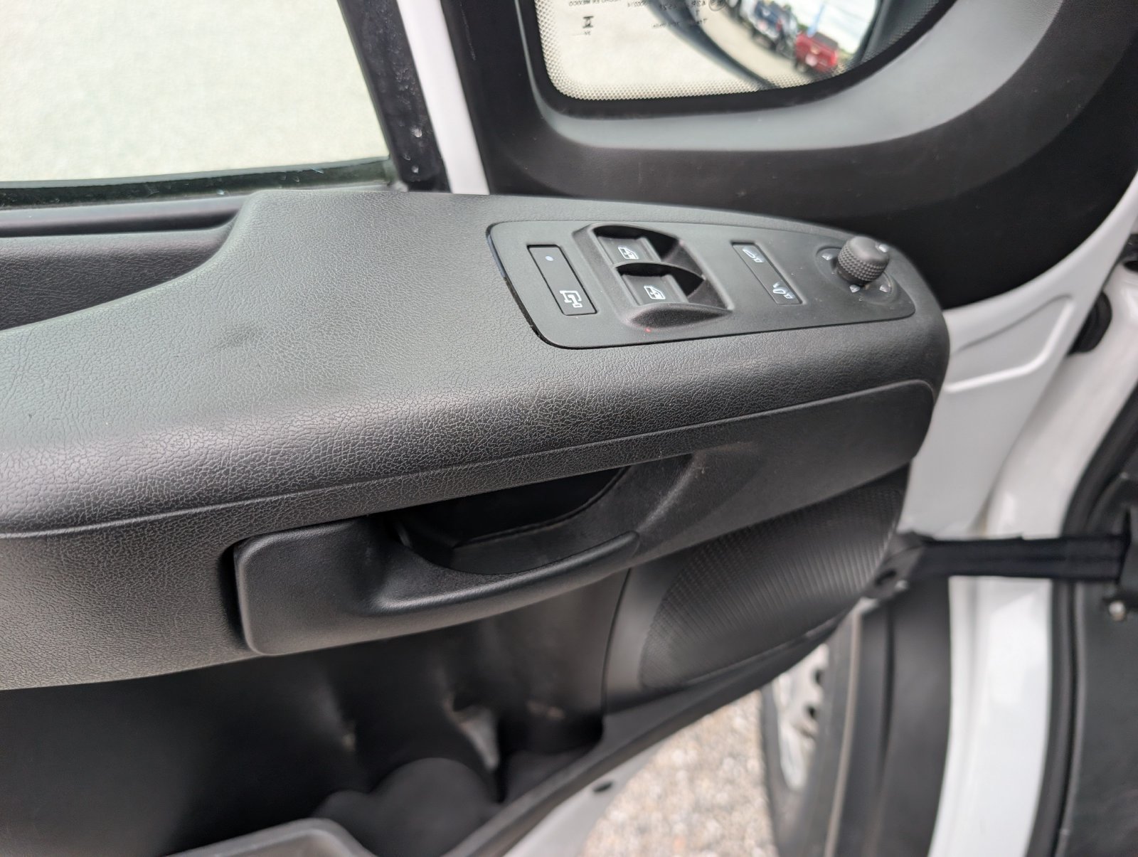 Used 2025 RAM ProMaster 2500 w/ Convenience Group FWD image 18