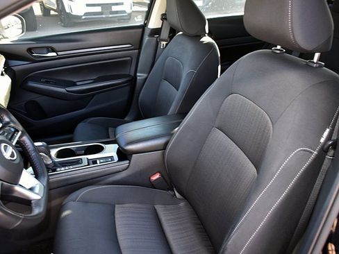 Used 2024 Nissan Altima 2.5 SV w/ SV Premium Package image 17