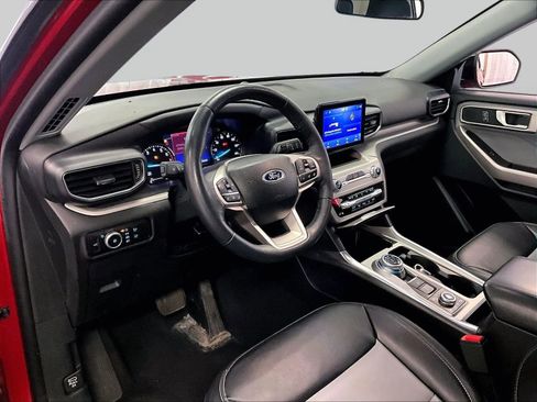 Used 2023 Ford Explorer XLT w/ Equipment Group 202A image 12