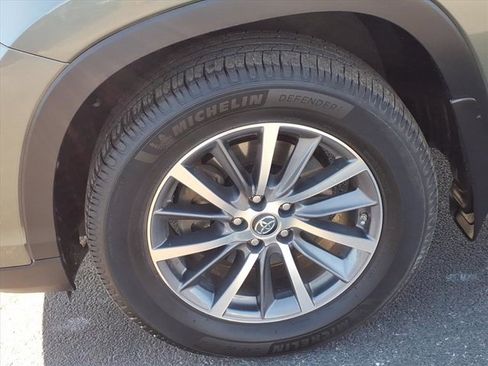 Used 2018 Toyota Highlander XLE image 33