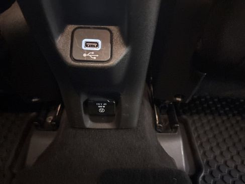 Used 2022 Jeep Renegade Latitude w/ Convenience Group AWD/4WD image 32