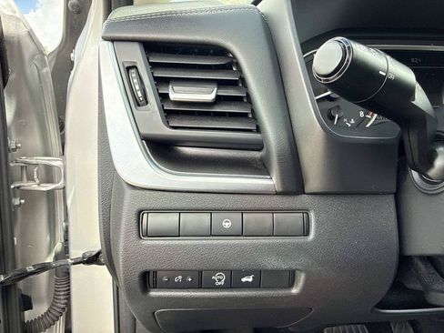 Certified 2024 Nissan Rogue SV FWD image 30