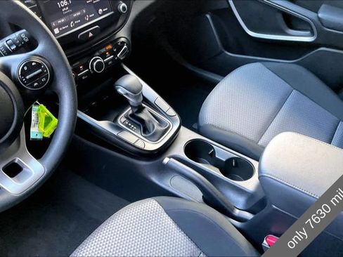 Used 2025 Kia Soul LX w/ LX Technology Package FWD image 17