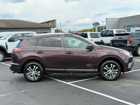Used 2016 Toyota RAV4 LE FWD image 3