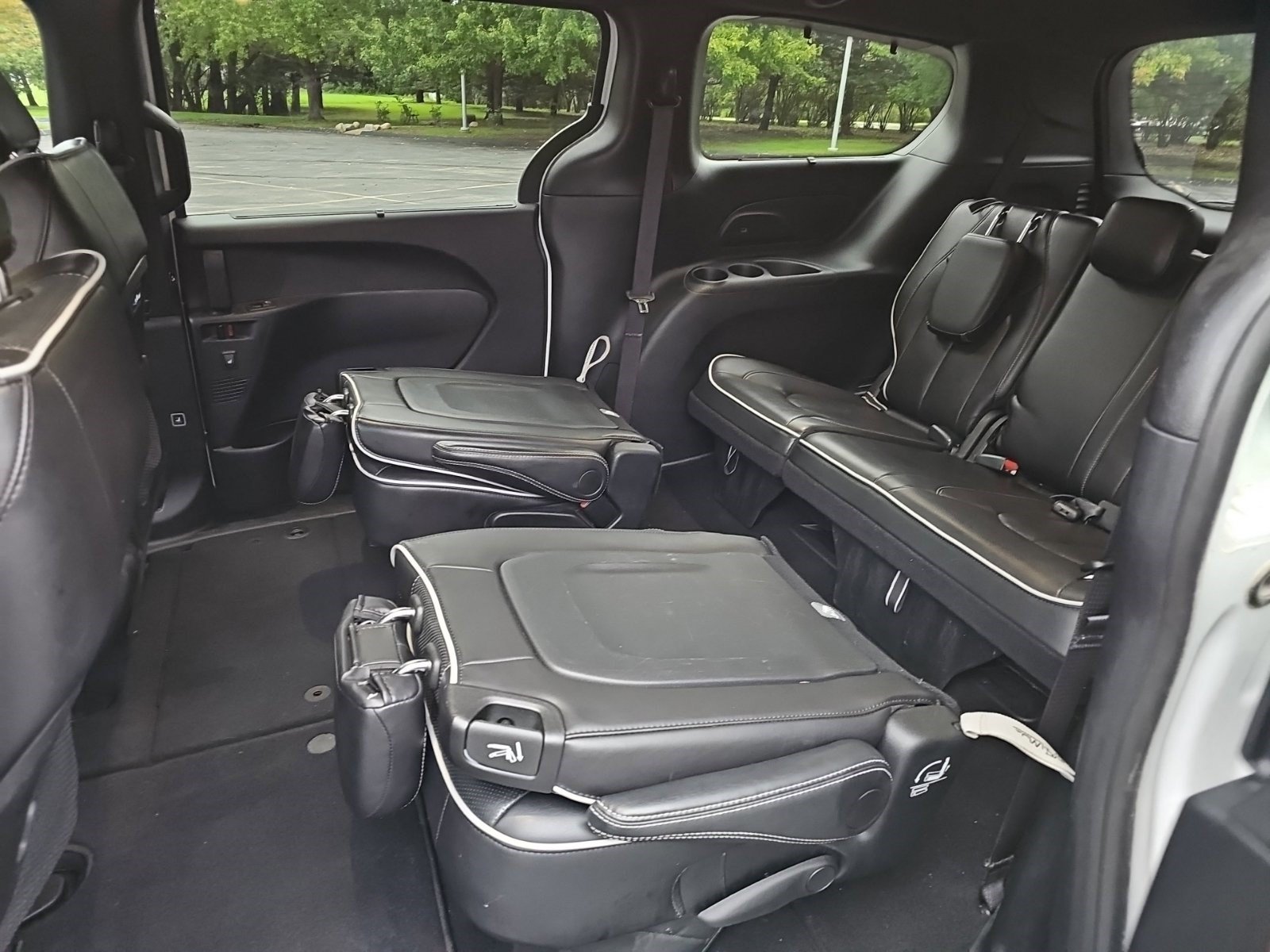 Used 2025 Chrysler Pacifica Limited FWD image 14