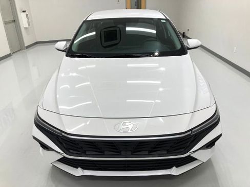 Used 2024 Hyundai Elantra SE image 6