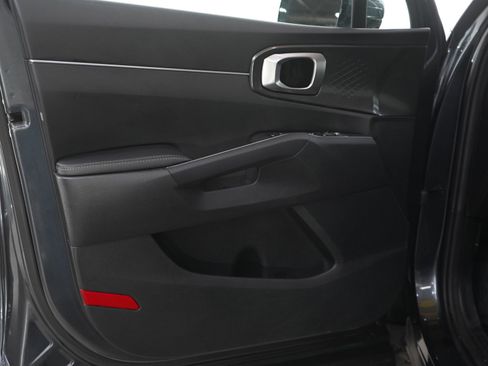 Used 2022 Kia Sorento LX image 18