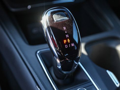 Used 2024 Cadillac XT4 Premium Luxury image 9