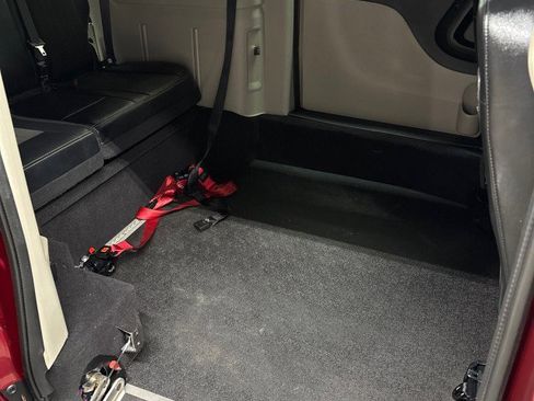 Used 2019 Dodge Grand Caravan SXT image 13