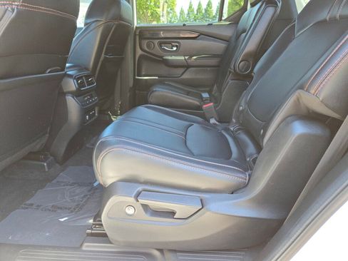 Certified 2024 Honda Pilot TrailSport image 11