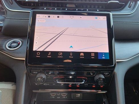 New 2025 Jeep Grand Cherokee Limited image 16