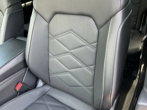 Used 2025 Volkswagen Atlas SE AWD/4WD image 15
