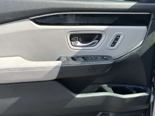 Used 2025 Honda Pilot Touring image 29