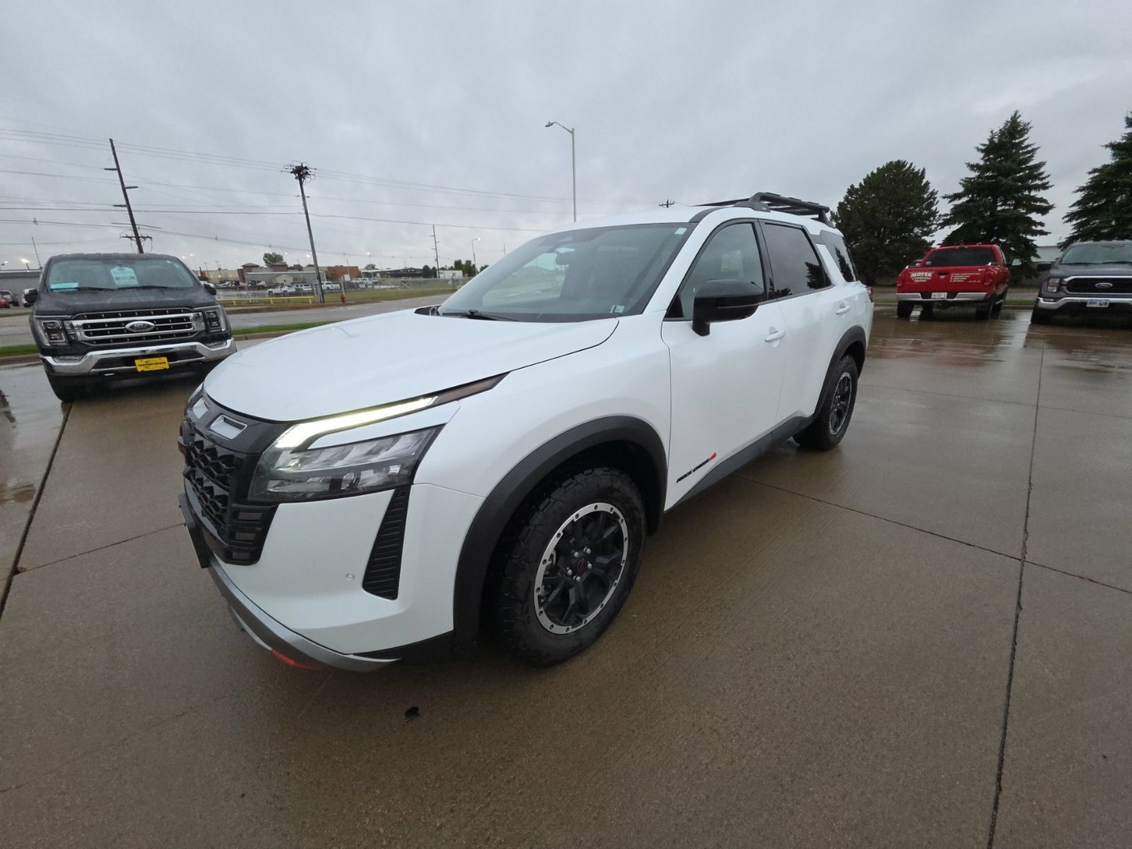 Used 2026 Nissan Pathfinder Rock Creek AWD/4WD image 4