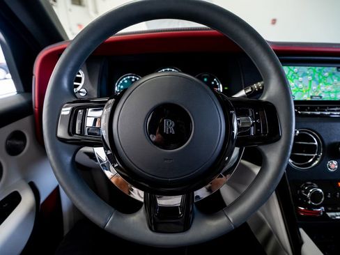 Used 2021 Rolls-Royce Cullinan Black Badge image 43