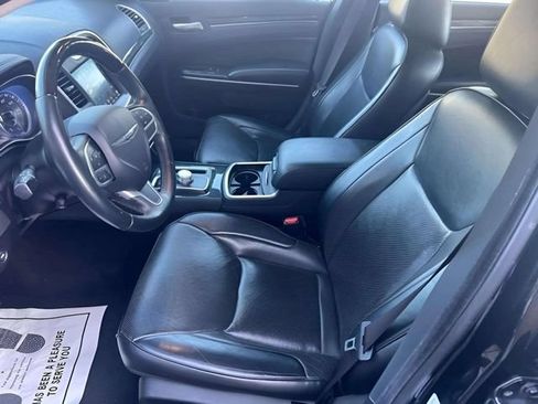 Used 2019 Chrysler 300 Limited RWD image 14