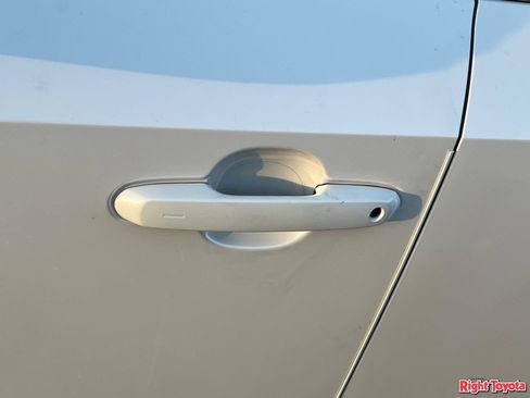 Certified 2024 Toyota Grand Highlander FWD image 10